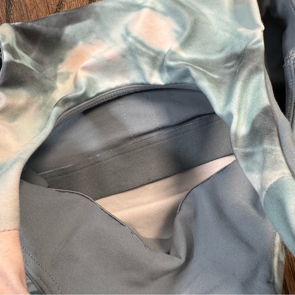 Athleta‎ Tie-Dye Blue Conscious Cropped Workout Top size XS - Picture 3 of 4